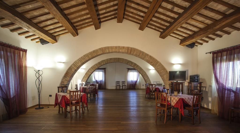 Hotel Il Ristoro Del Viandante Offagna Exterior foto