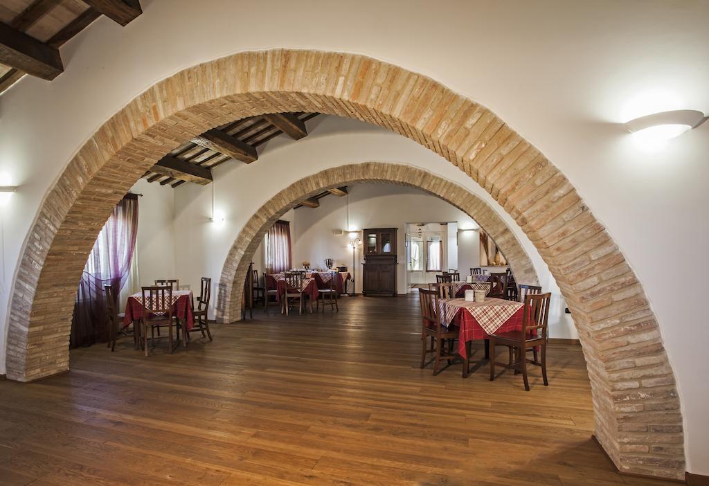 Hotel Il Ristoro Del Viandante Offagna Exterior foto